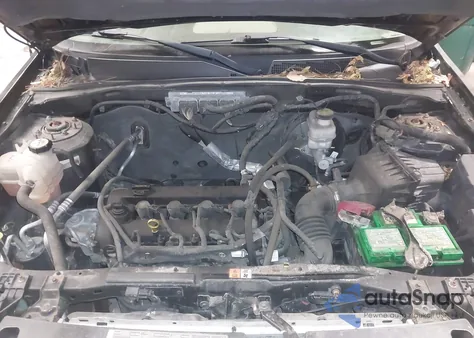 2011 Ford Escape Xls z USA, uszkodzony, nr VIN 1FMCU9C72BKB11215